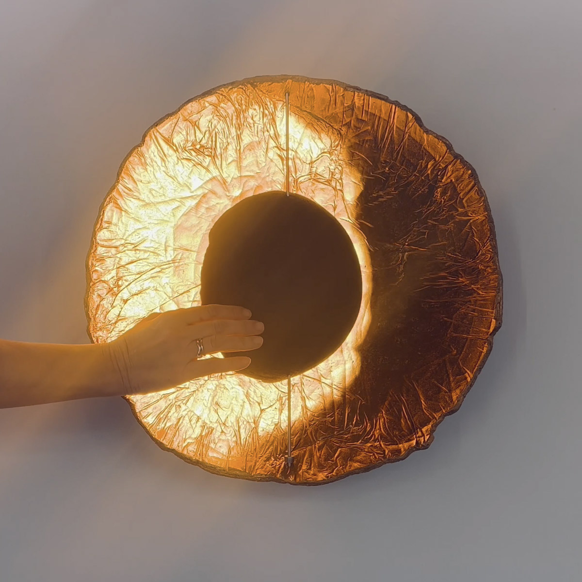 Applique Waki in cemento grigio per arredamento moderno