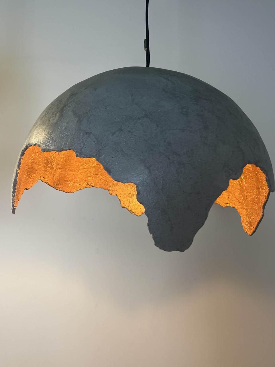 Lampada Lakota in cemento nero - Illuminazione design industriale ed elegante