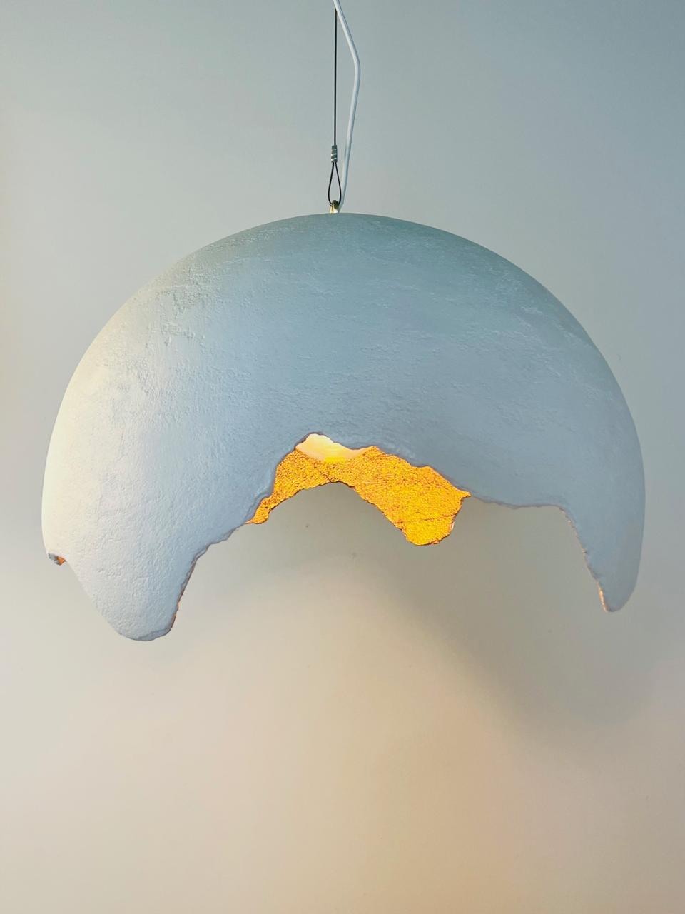 Lampada Lakota in cemento bianco - Illuminazione artigianale dal design luminoso