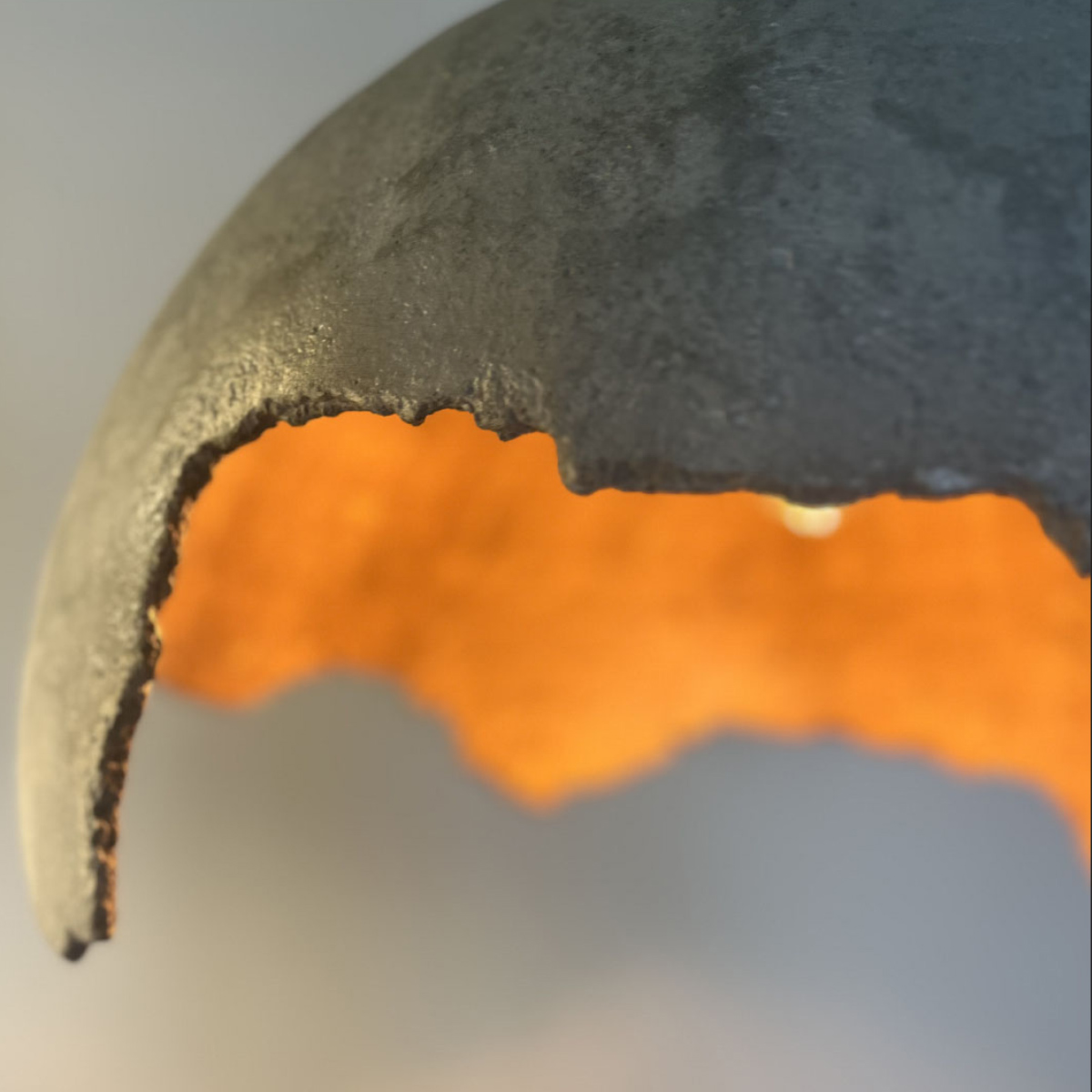 Sospensione design in cemento nero per interni di classe