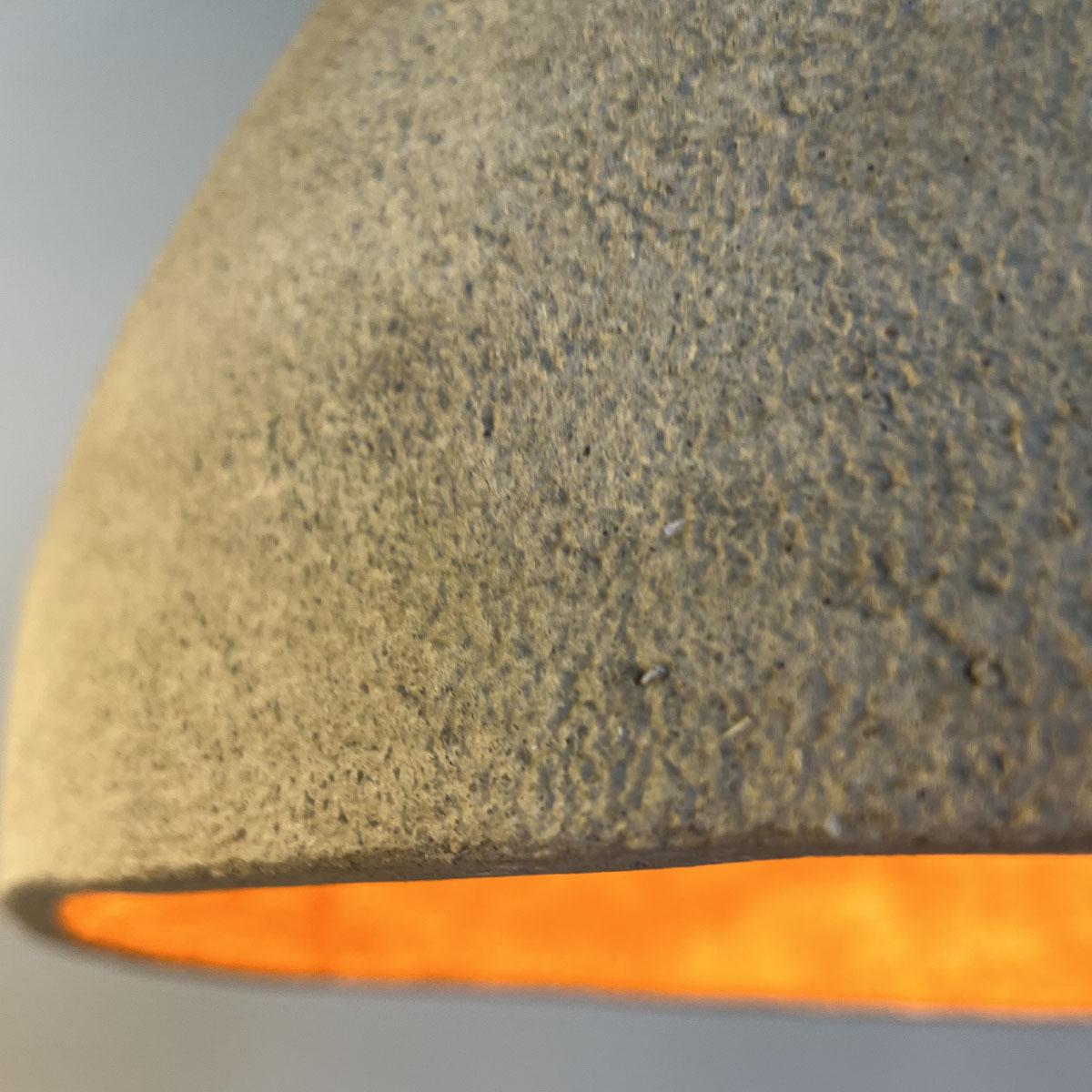 Finitura naturale e grezza del cemento sul modello Moki