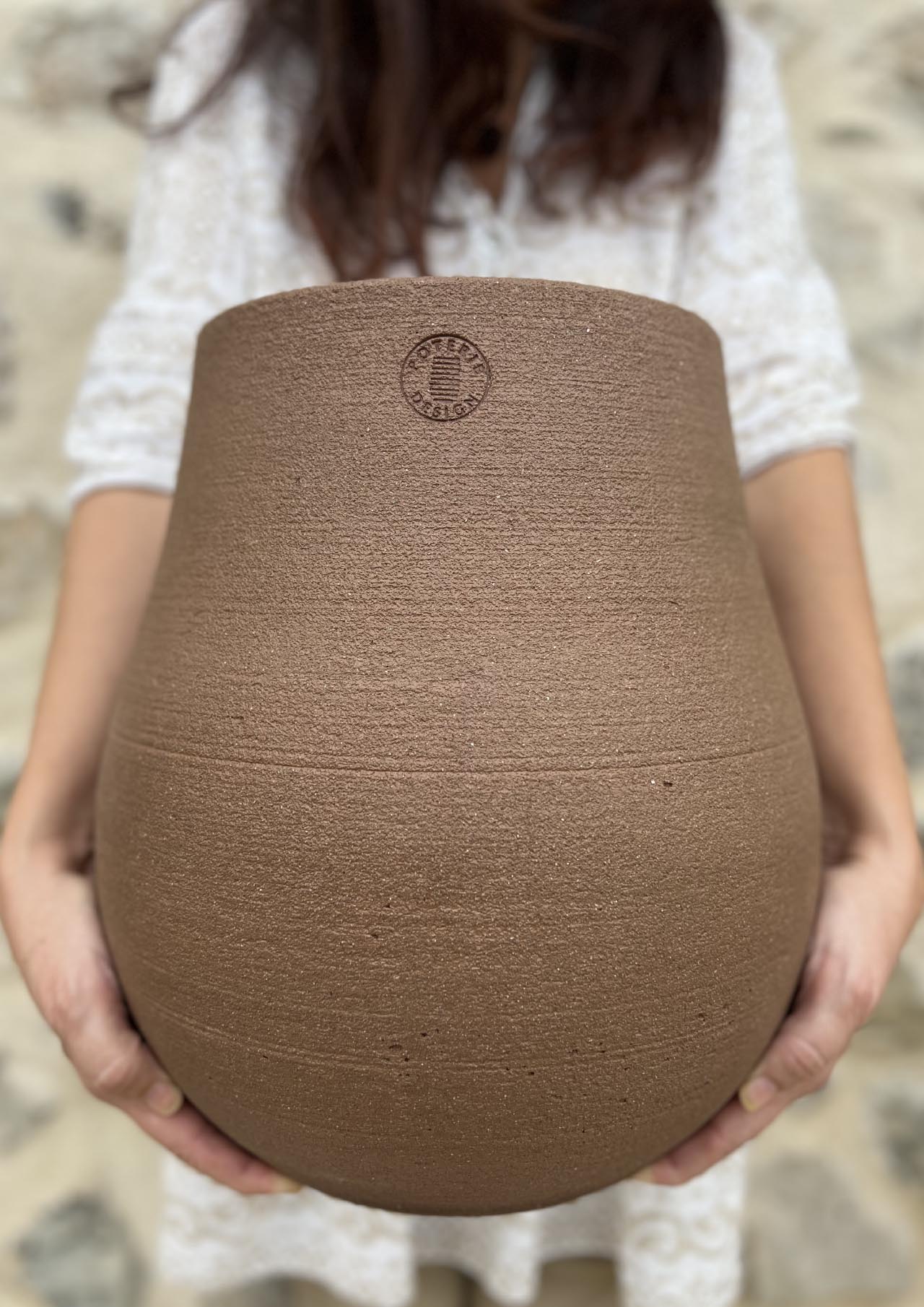 Vasi di design particolari per interni ed esterni dallo stile contemporaneo